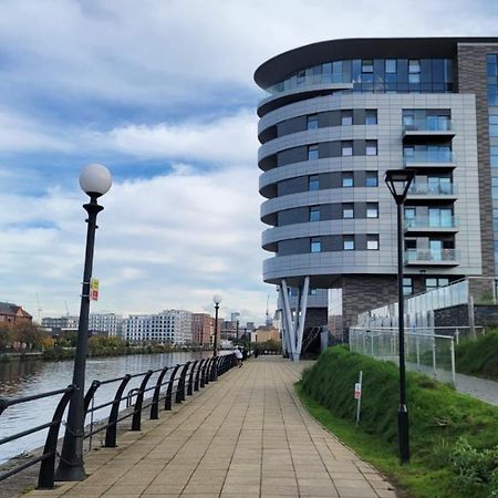 Manchester'S Luxurious 2-Bed Haven With Balcony - Canal Views & Proximity To Manchester United Exterior photo