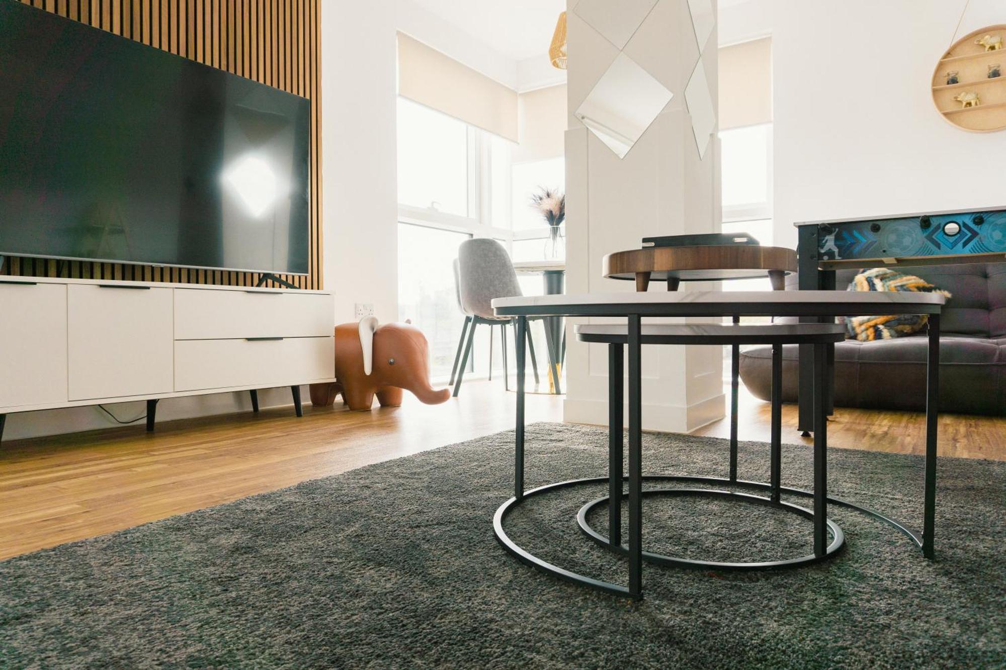 Manchester'S Luxurious 2-Bed Haven With Balcony - Canal Views & Proximity To Manchester United Exterior photo