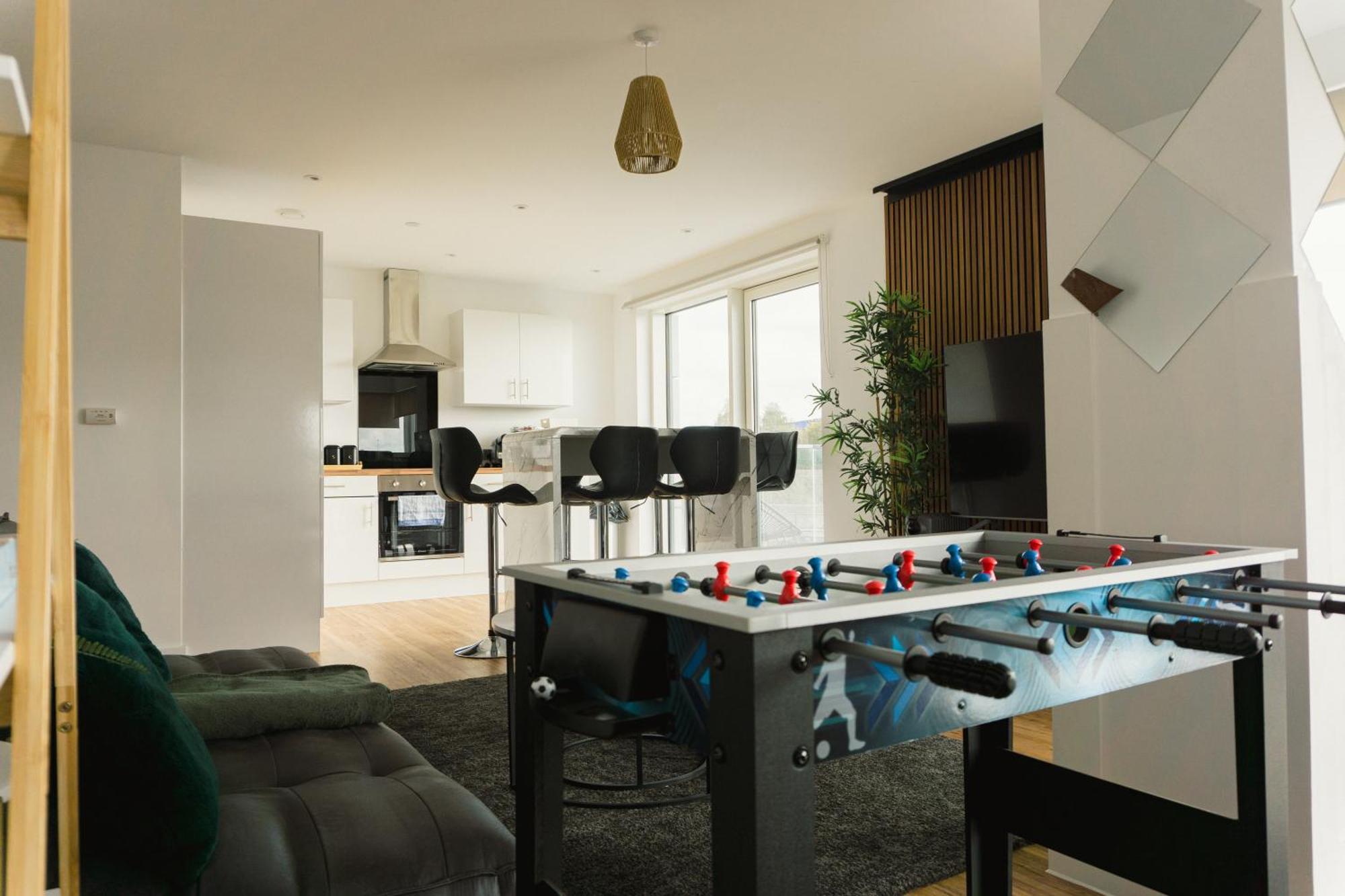 Manchester'S Luxurious 2-Bed Haven With Balcony - Canal Views & Proximity To Manchester United Exterior photo