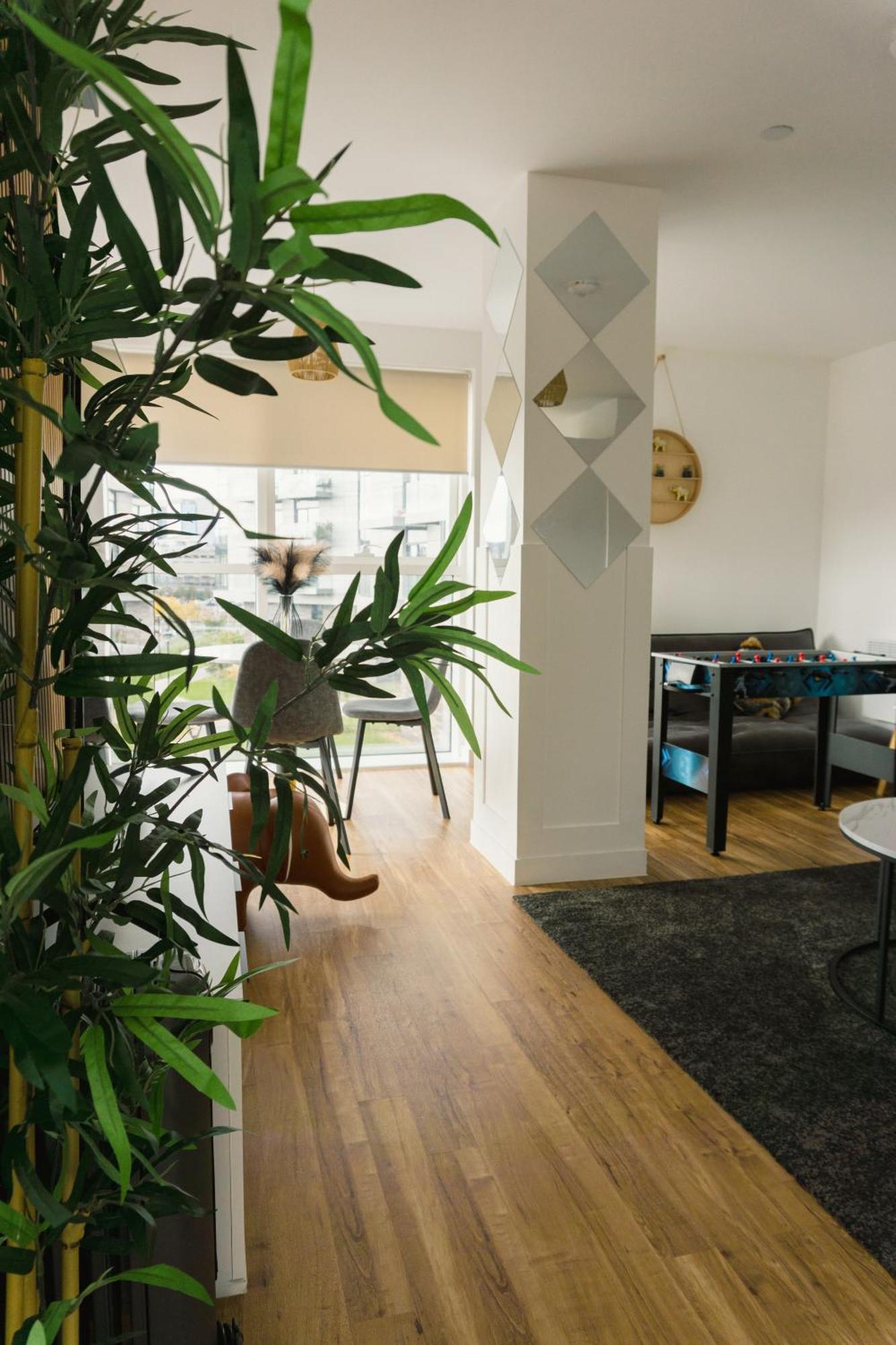 Manchester'S Luxurious 2-Bed Haven With Balcony - Canal Views & Proximity To Manchester United Exterior photo
