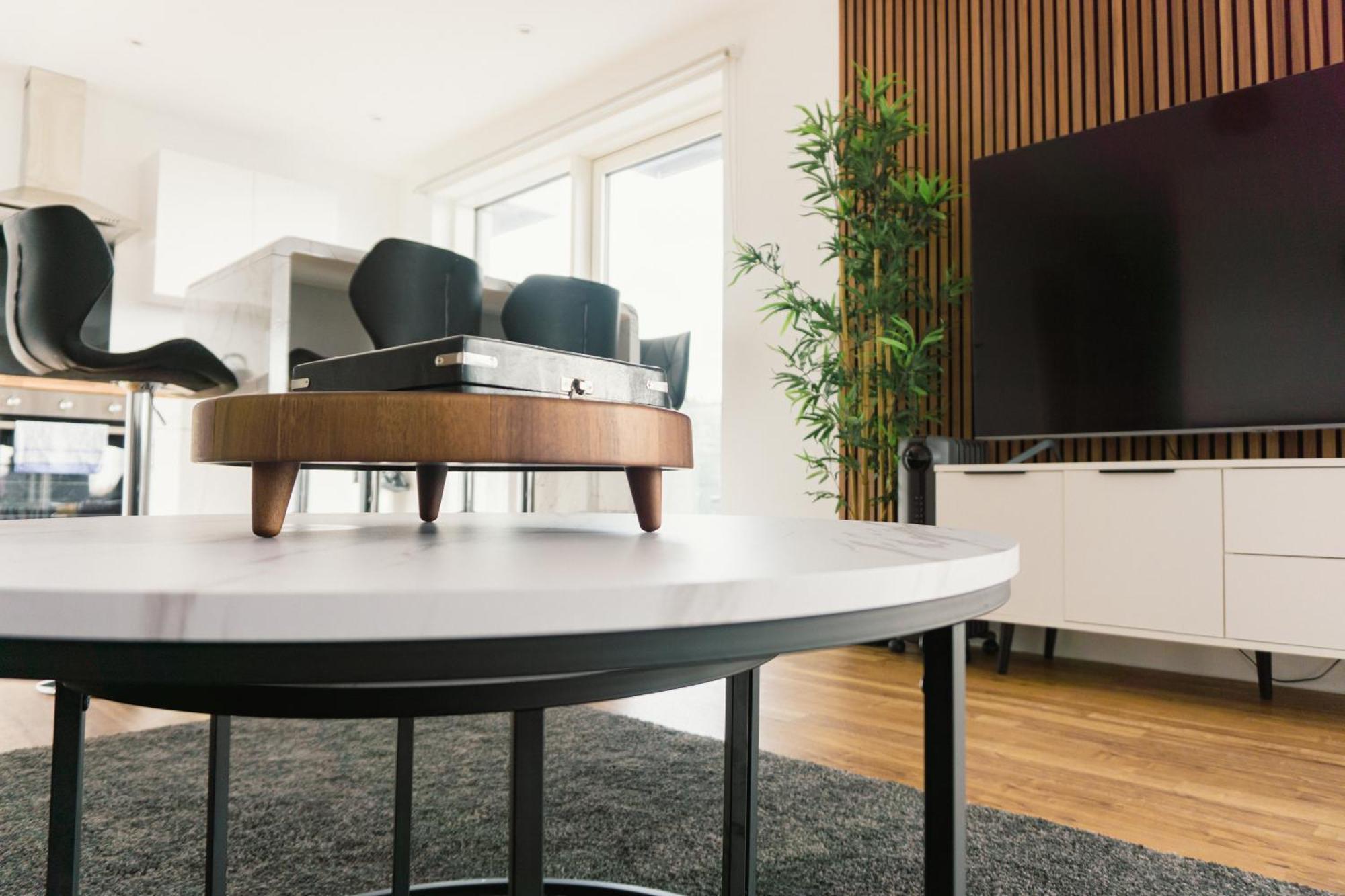 Manchester'S Luxurious 2-Bed Haven With Balcony - Canal Views & Proximity To Manchester United Exterior photo